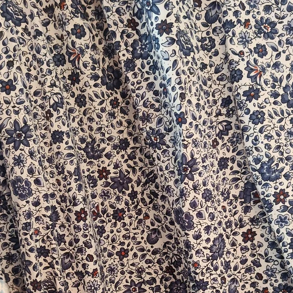 Lane Bryant Blue and White Floral Top 24P - Picture 3 of 6